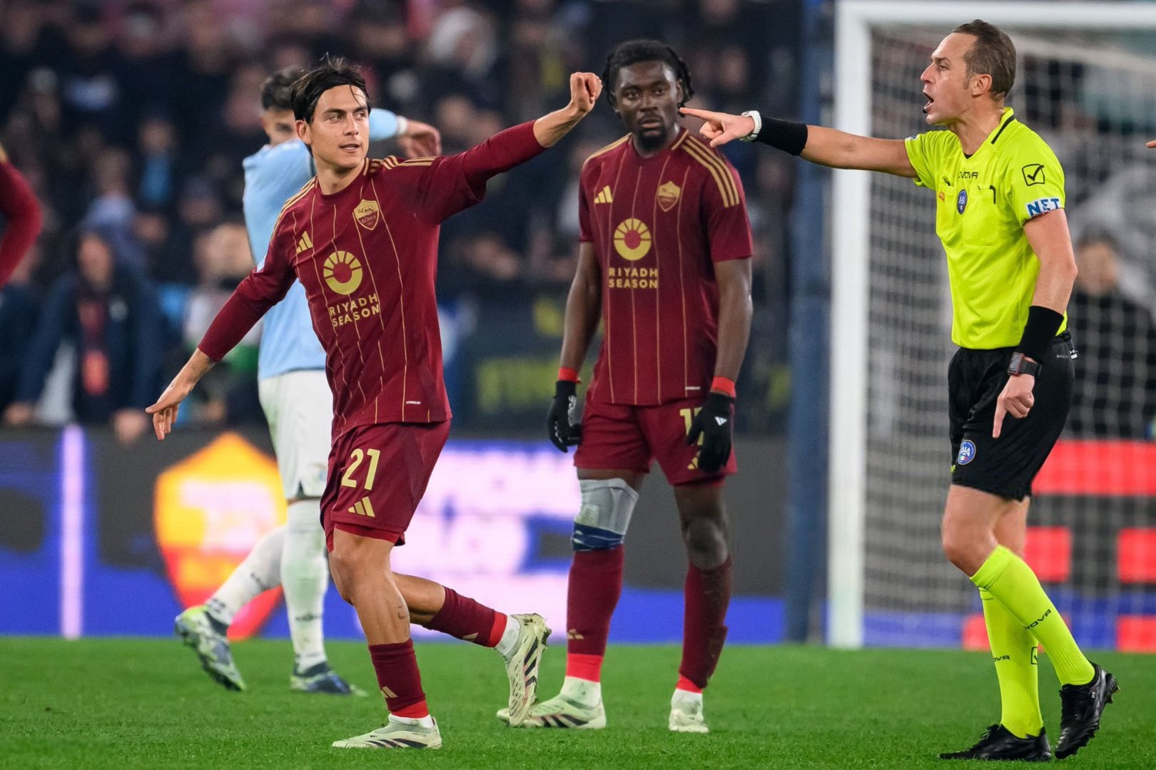 法兰克福迎法甲关键赛，集结日扳平良机，话题不断，训练强度明显提升