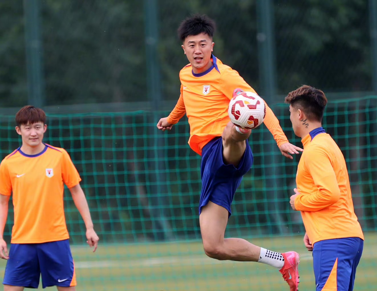 哈哈体育官网-冲刺阶段山东泰山备战CBA常规赛，主帅复盘细节曝光，更衣室稳定，身体对抗强度拉满